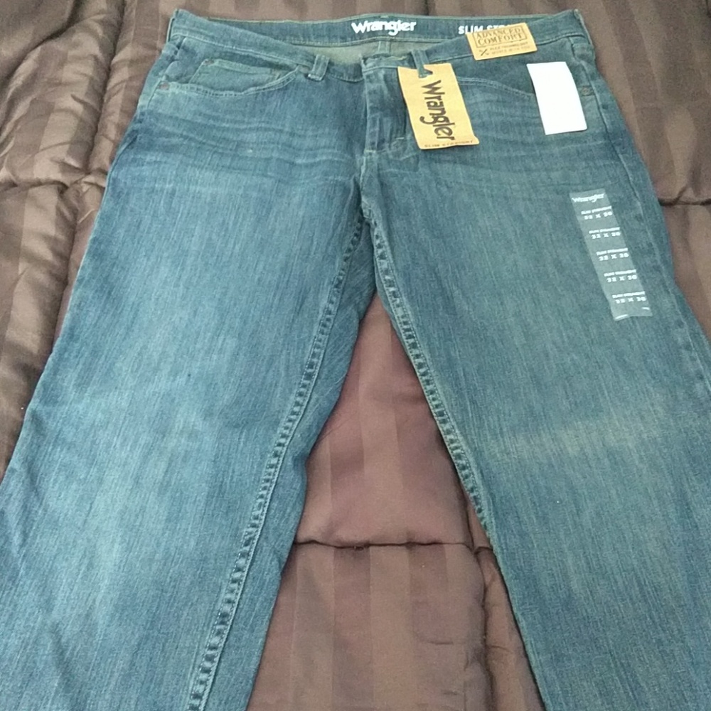 Wrangler Advanced Comfort Slim Straight Jeans